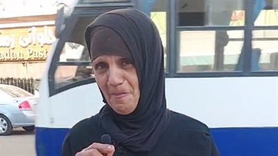 صاحبة أشهر عربة فول بالسويس: بقالي 40 سنة بكافح على لقمة العيش.. والحلال مفيش أحسن منه | بث مباشر