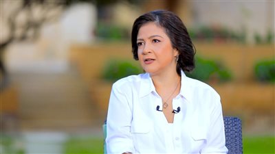 كانت بتبص لنا كأنها متعرفناش.. ابتهال الصريطي تروي تفاصيل مرض والدتها بالزهايمر قبل وفاتها