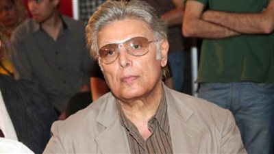 كان ماشي بسرعة 150 كيلو وبياخد غرز.. شاهد عيان يكشف كيف صدم المتهم سيارة الفنان أشرف عبد الغفور؟| خاص 