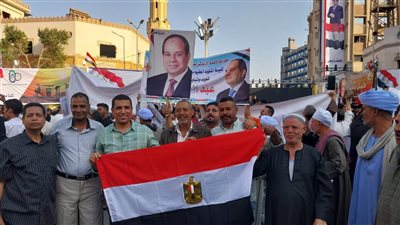 مئات المواطنين يشاركون في مسيرة حاشدة ابتهاجًا بفوز الرئيس
