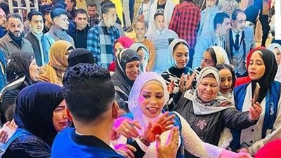 جمعهما التطوع والخير.. عروسان يحتفلان بحفل زفافهما بزي حياة كريمة في قنا