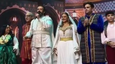 رفقة بيومي فؤاد| كريم عبد العزيز خلال تقديم مسرحية السندباد: السعودية بلدنا التانية.. ولولا تركي آل الشيخ مكناش عملنا العرض