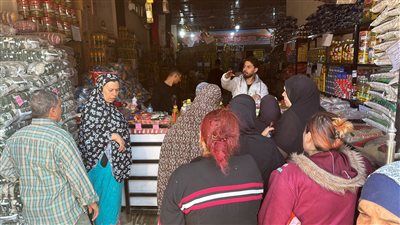 بسعر 27 جنيها للكيلو.. توزيع 164 طن سكر على مدن القليوبية للتخفيف عن المواطنين | صور 