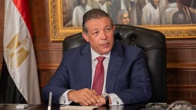 حازم عمر عن تحويل 20% من رواتب المصريين بالخارج بالدولار: وجهوا أفكاركم نحو إصلاح الاقتصاد