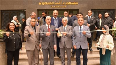 رئيس جامعة أسيوط يفتتح معرض إبداعات الموزاييك لقسم التصوير بكلية الفنون الجميلة