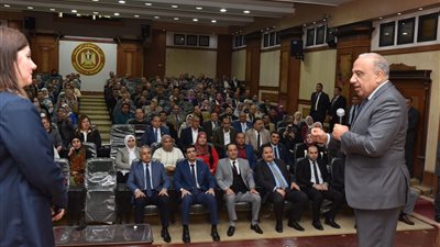 وزير قطاع الأعمال: رأس المال البشري ثروة حقيقية وأحد أهم الأصول.. ونحرص على تنمية مهاراته