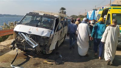 جثة و12 مصابًا.. ننشر أسماء ضحايا حادث انقلاب ميكروباص في قنا