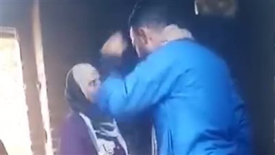 أمن قنا يفحص فيديو لشخص يهدد سيدة بسلاح في منزلها