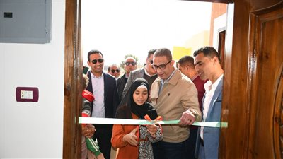 محافظ الفيوم يسلم مفاتيح 48 منزلا بعد إعادة إعمارها بمنطقة الصفيح