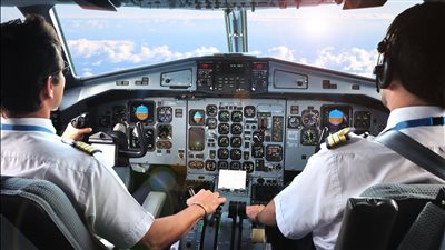 قبل كارثة محققة.. سقوط شبكة طيارين مزيفين يقودها خريج أكاديمية طيران خاصة