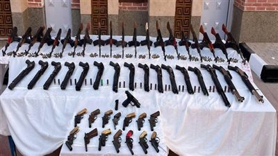 سلاح ومخدرات وتنفيذ أحكام.. ضربة جديدة من الداخلية للخارجين على القانون بالمحافظات