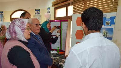 محافظ بورسعيد ووكيل التعليم يتفقدان معرض أيسف للعلوم والهندسة بمركز التطوير التكنولوجي| صور 