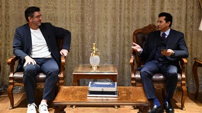 وزير الرياضة يلتقي فيتوريا بمقر الوزارة لبحث استعدادات المنتخب لأمم إفريقيا