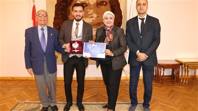 تكنولوجيا المعلومات بجامعة مصر للعلوم والتكنولوجيا تنظم مؤتمر الأمن السيبرانى| صور 