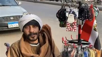 شاب من ذوي الهمم يبيع السبح بشوارع الأقصر: مستسلمتش لعجزي وقولت لازم أسعى | بث مباشر