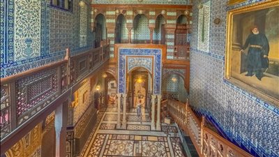 متحف قصر المنيل الضوء يلقي الضوء على بهو النافورة 