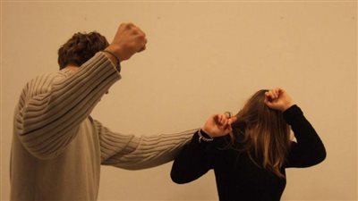 التضامن: 30 % من الشباب في مصر موافقون على ضرب زوجاتهم