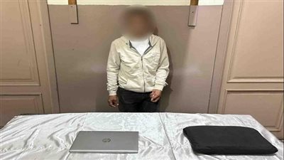 كسر الزجاج.. ضبط عاطل سرق لاب توب من داخل سيارة مركونة بـ مصر الجديدة
