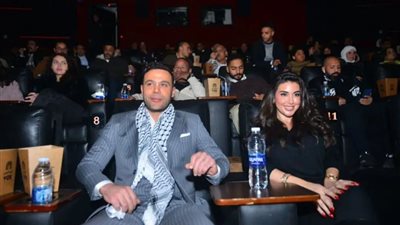 بالوشاح الفلسطيني.. محمد إمام يدعم غزة في العرض الخاص لفيلمه أبو نسب 