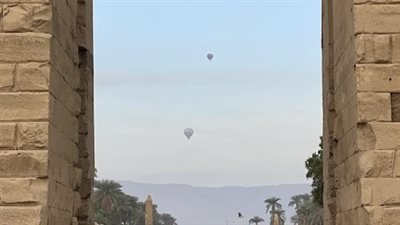 600 سائح يزينون سماء الأقصر على متن 24 رحلة بالون طائر