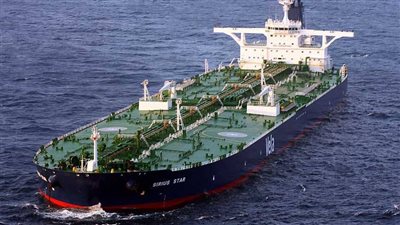 تصادم سفينتين في بحر عمان وإجلاء 24 شخصا من ناقلة نفط 