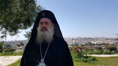 مطران القدس: عيد الميلاد ليس للشجرة والزينات فقط.. ولا تنسوا الصلاة من أجل غزة