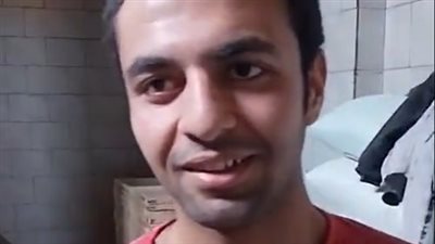 يعمل بمخبز عيش.. قصة كفاح الطالب المثالي بجامعة السويس: بشتغل بقالي 10 سنين وبوفق بين الدراسة والشغل| بث مباشر 