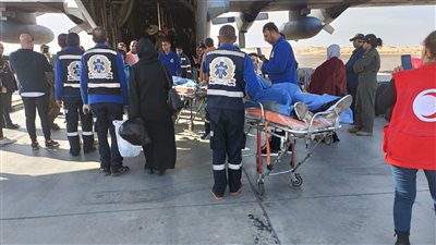 نقل 18 مصابا فلسطينيا للعلاج في قطر من مطار العريش الدولي