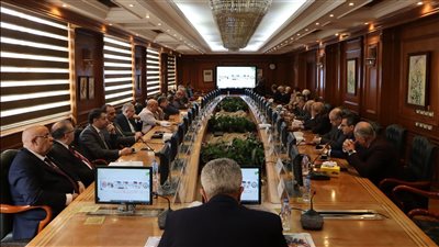 وزير التعليم العالي يستعرض تقريرًا حول الاجتماع الدوري للمجلس الأعلى لشئون التعليم والطلاب