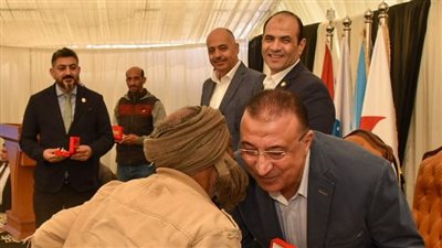 محافظ الإسكندرية يسلم 55 منزلًا وعددًا من المشروعات الصغيرة لأهالي قرية فلسطين
