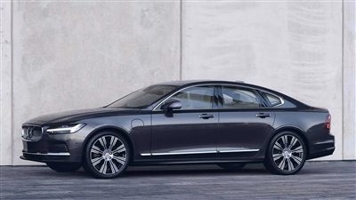 فولفو تبني أول سيارة سيدان كهربائية