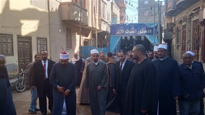 رئيس منطقة سوهاج الأزهرية يؤدي واجب العزاء لأسرة طالب توفي في حادث سير |صور