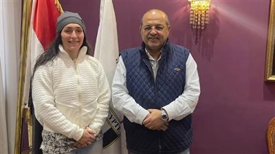 رئيس اللجنة الأولمبية يستقبل سمر حمزة بطلة المصارعة