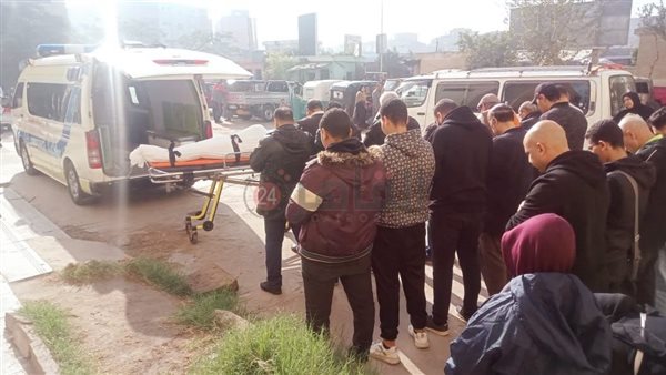 لحظة خروج جثمان المدير