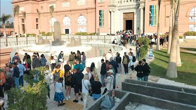 تزامنا مع احتفالات الكريسماس.. إقبال كبير من الزائرين على زيارة المتحف المصري بالتحرير| صور 