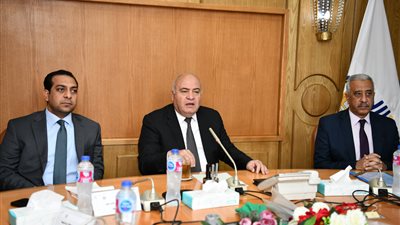 لتسليمها في الموعد المحدد.. محافظ قنا يشدد على سرعة تنفيذ مشروعات الخطة الاستثمارية 