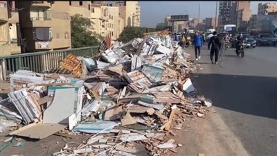 تفاصيل انقلاب شحنة سيراميك بالطريق الدائري | بث مباشر