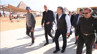 وزير السياحة يتابع آخر مستجدات أعمال تطوير الخدمات بمنطقة أهرامات الجيزة | صور 