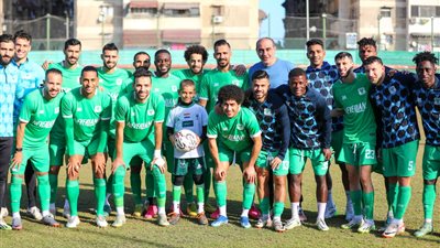 لاعبو المصري يستقبلون محارب السرطان الناشئ آدم حسن 