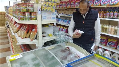 ضبط 17 ألف كيلو سمنة وزيت بأحد المخازن لحجبها عن التداول بالبحيرة