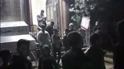 الأهالي يستعدون لتشييع جثامين أم وأب وأبنائهما الأربعة المتوفين بمنزلهم في مشتول السوق بالشرقية | بث مباشر 