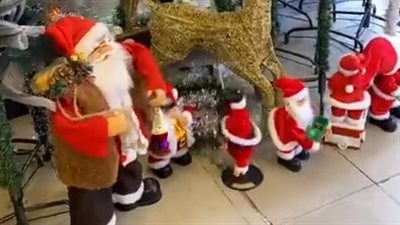 الأسعار تبدأ من 20 جنيهًا.. إقبال على شراء هدايا الكريسماس ورأس السنة بالأقصر | بث مباشر