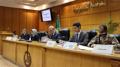 محافظ القليوبية لرؤساء المدن: اهتموا بشكاوى المواطنين والبدء في تلقى طلبات التصالح 