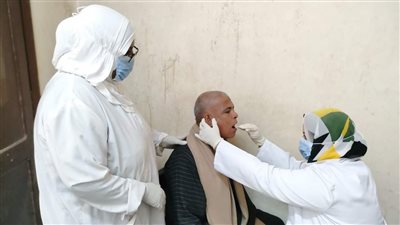توقيع الكشف الطبي بالمجان على 1628 حالة خلال قافلة طبية بمركز المنيا