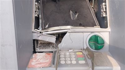 كنت عاوز فلوسي.. القبض على شخص حطم ماكينة صراف آلي بالسويس