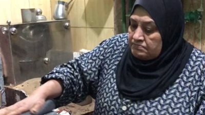 كفاح أمّ أمل أشهر قهوجية في بنها: 50 سنة بشتغل فيها ونفسي أحج | بث مباشر 