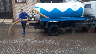 رفع حالة التأهب.. مياه المنوفية تتعامل مع تجمعات مياه الأمطار 