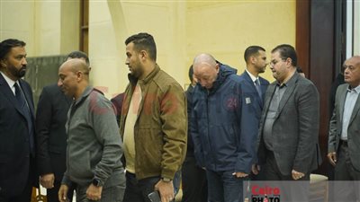 الخطيب ومجدي عبد الغني أول الحضور في عزاء والدة حسام البدري | بث مباشر 