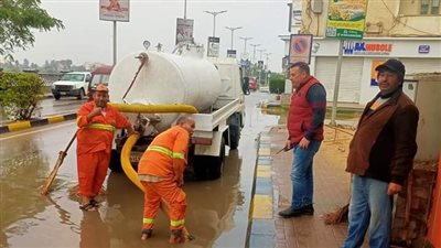 بعد ليلة ممطرة.. شفط مياه الأمطار بمدن وأحياء القليوبية 