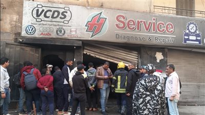 المعمل الجنائي يفحص حريق مركز صيانة السيارات في العمرانية